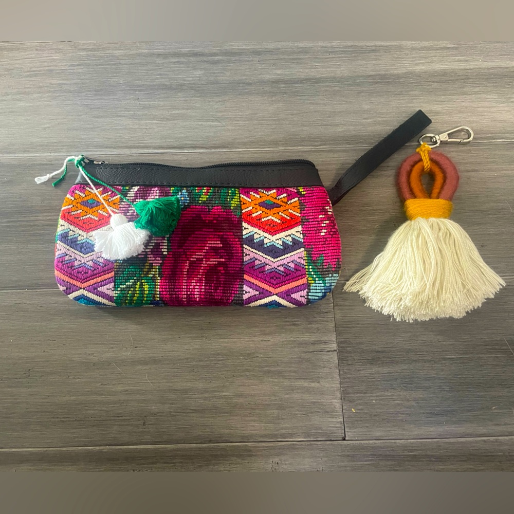 Nena and Co zippered clutch rose print unused with clip attachment